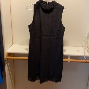 Black sleeveless dress